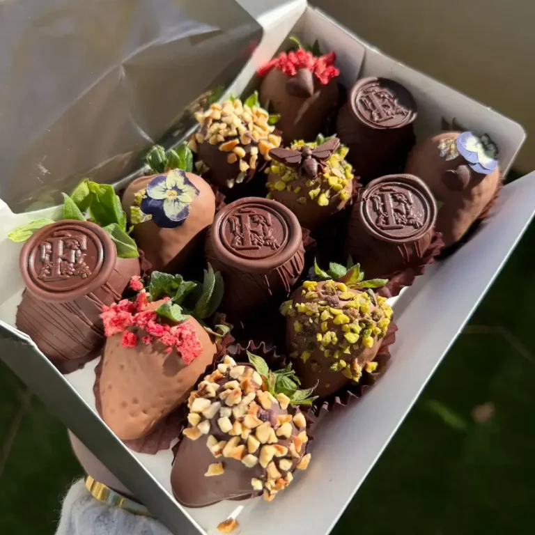 boite de 12 fraises enrobées de chocolat