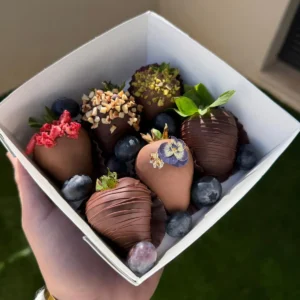 boite de 6 fraises enrobées de chocolat